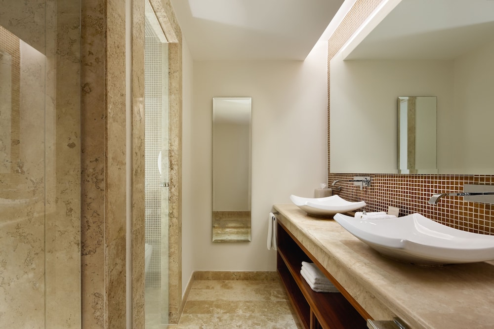 Elite Suite, 1 King Bed, Hot Tub