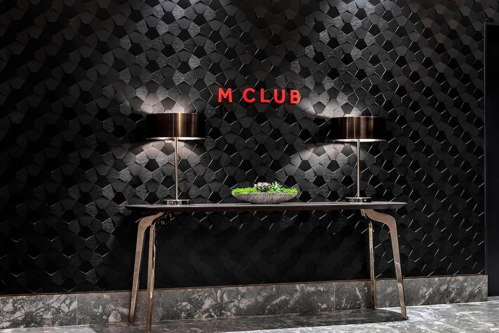 Club Room, 2 Queen Beds thumbnail 5