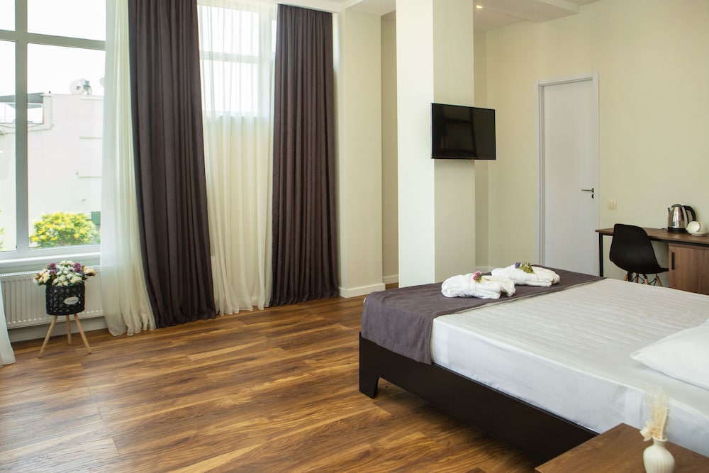 Standard Double Room, City View - Photo 1