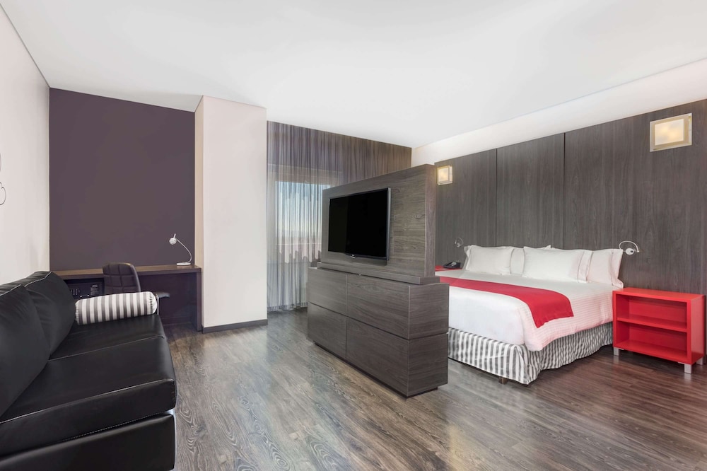 Junior Suite, 1 King Bed photo 1