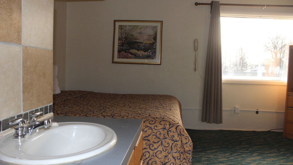 Standard Room, 1 King Bed photo 2
