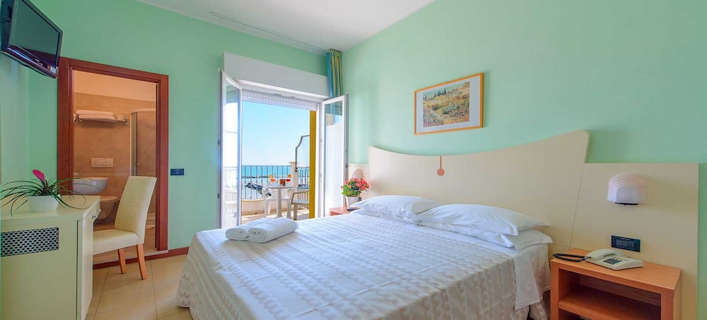Superior Double Room, Sea View - Photo 1