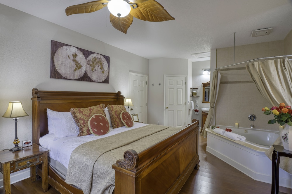 Premium Room, 1 King Bed, City View (Patricia's Suite)