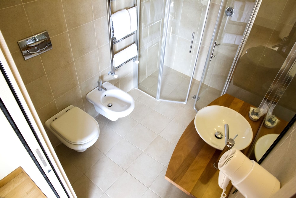 Standard Double Room - Photo 17