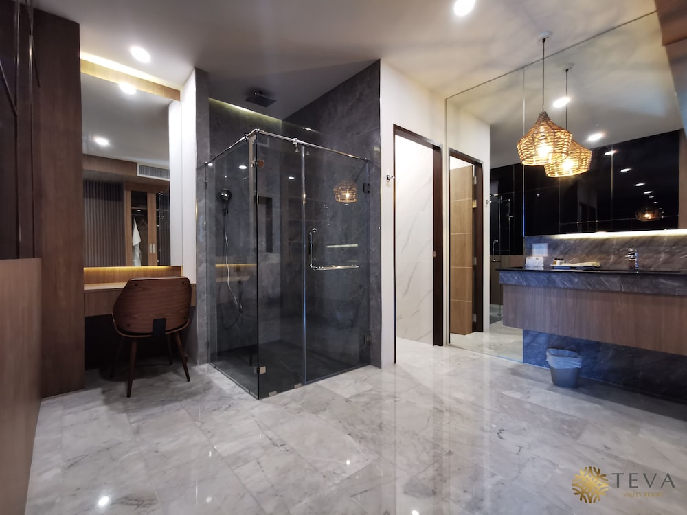 Penthouse Jacuzzi Suite - Photo 8