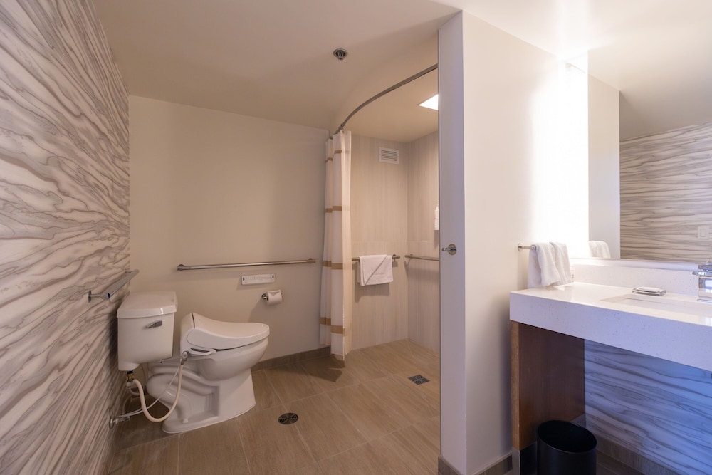 Family Studio Suite, Balcony, City View (family Room)