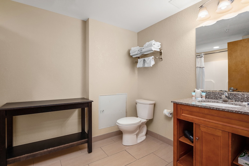 Room, Pets Not Allowed, Partial Ocean View - Photo 4