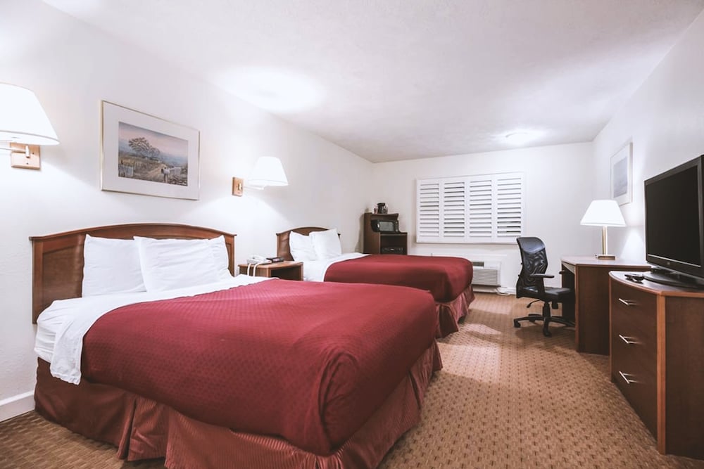 Room, 2 Queen Beds, Smoking