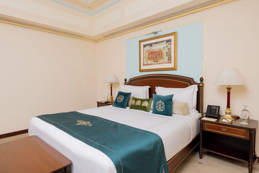 Luxury Suite, Courtyard View - Photo 4