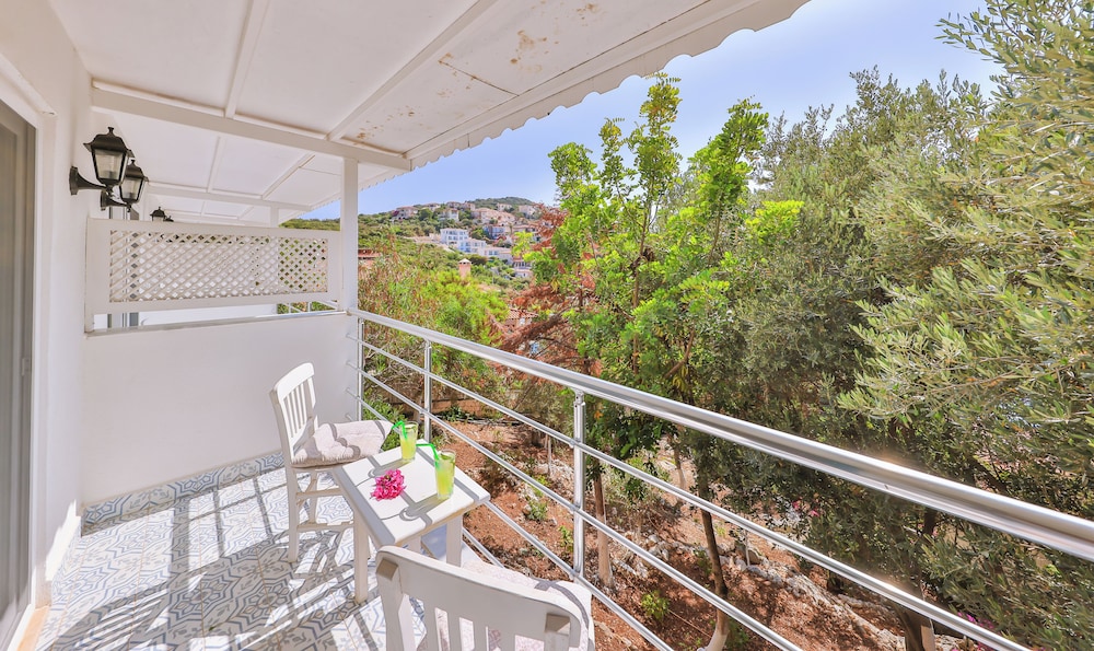 Double Room, Balcony, Garden View photo 2