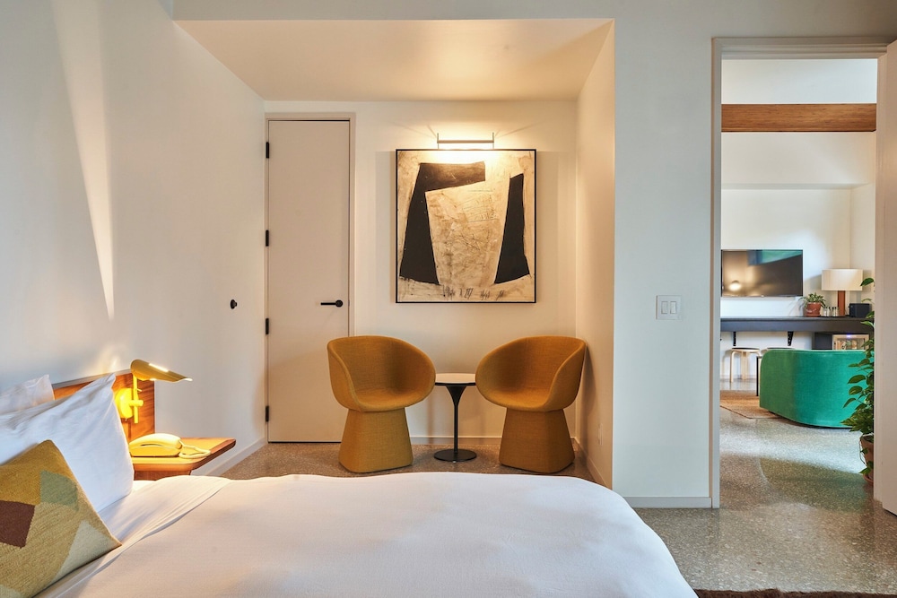 Suite, Accessible (Spring)