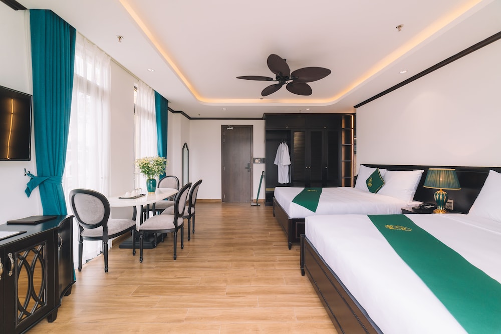 Luxury Apartment - Photo 18