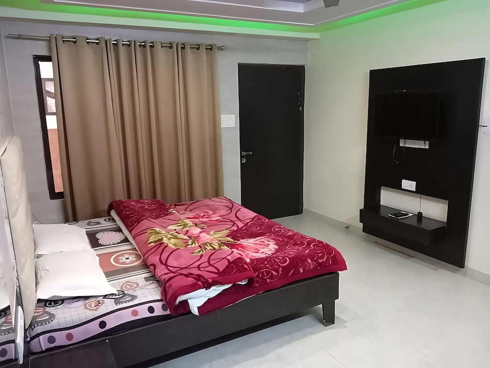 Semi Deluxe room - Photo 15
