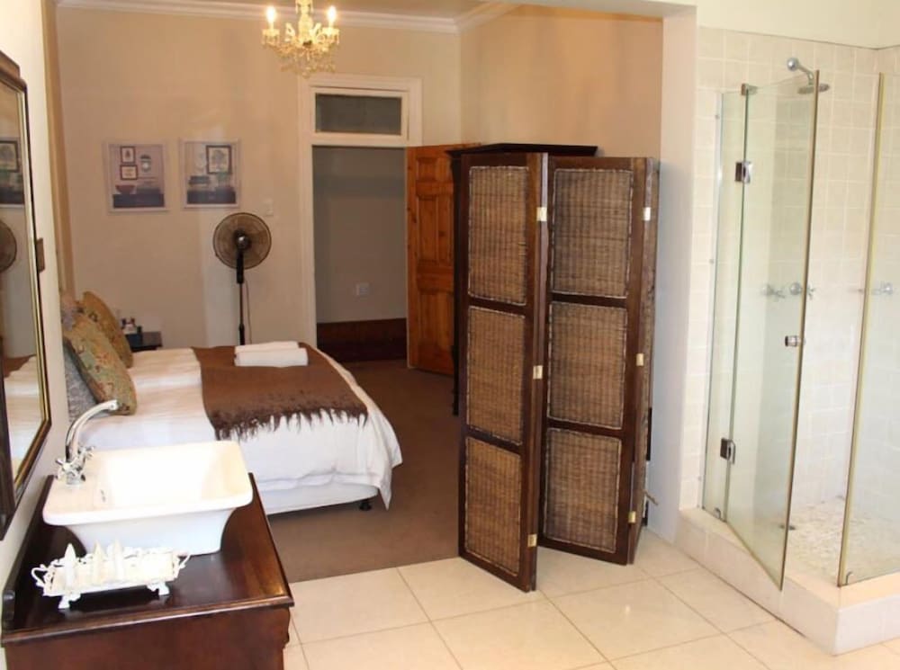 Room (Open Plan Queen )
