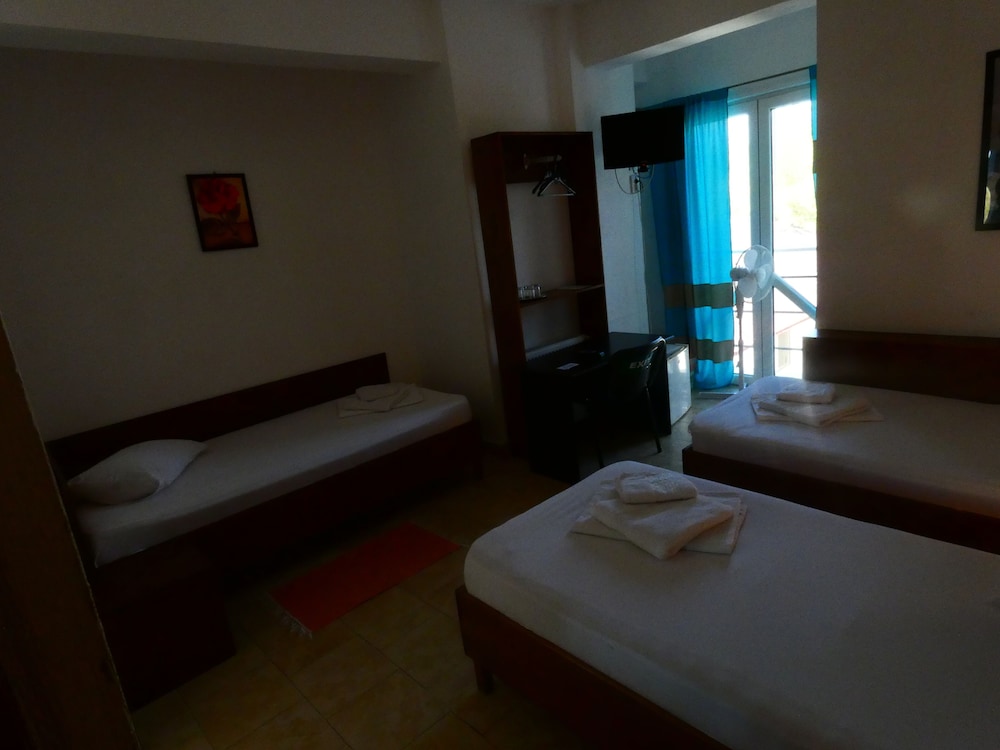 Family Triple Room photo 2