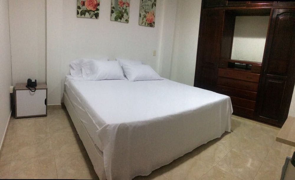 Comfort Room, 1 King Bed, Non Smoking photo 3