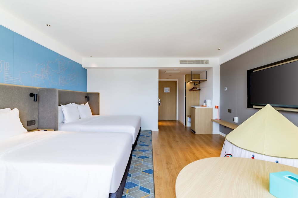 Standard Room, Multiple Beds (Extra Floor Space) photo 1