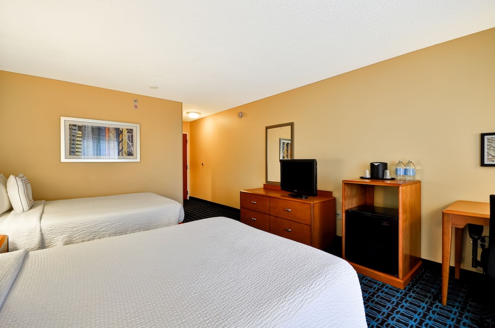 Room, 2 Queen Beds (Mobility Accessible, Tub) - Photo 1