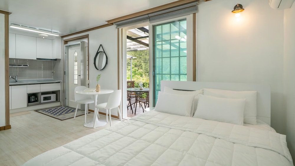 Basic Room, 2 Bedrooms (SARANGCHO)