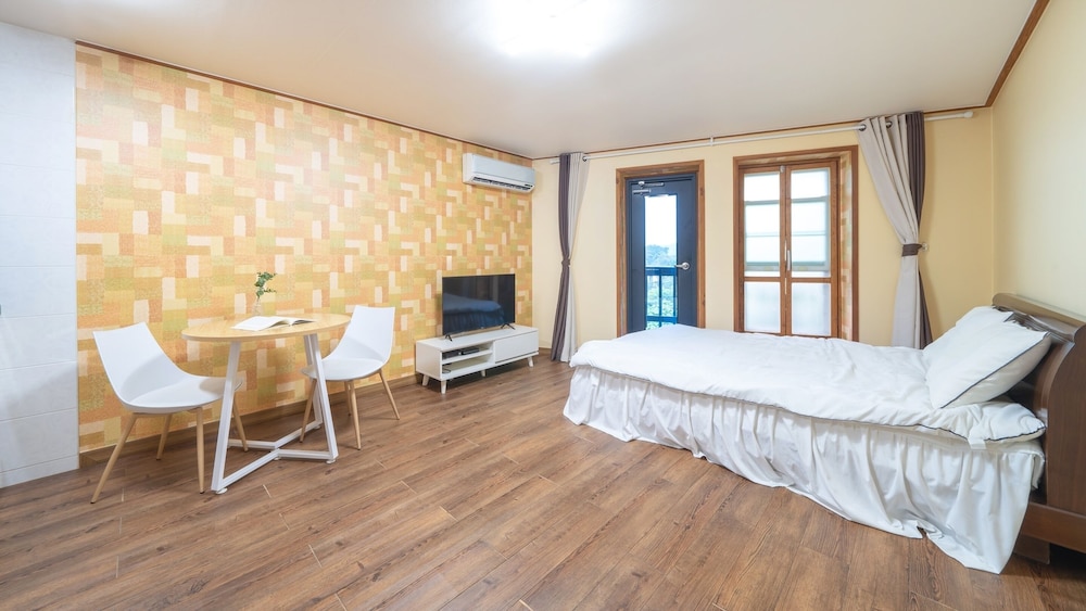 Basic Room, 1 Bedroom (B202(Couple room))