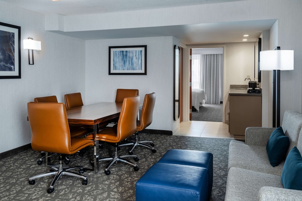 Suite, 1 King Bed, Non Smoking (Hospitality) - Photo 1