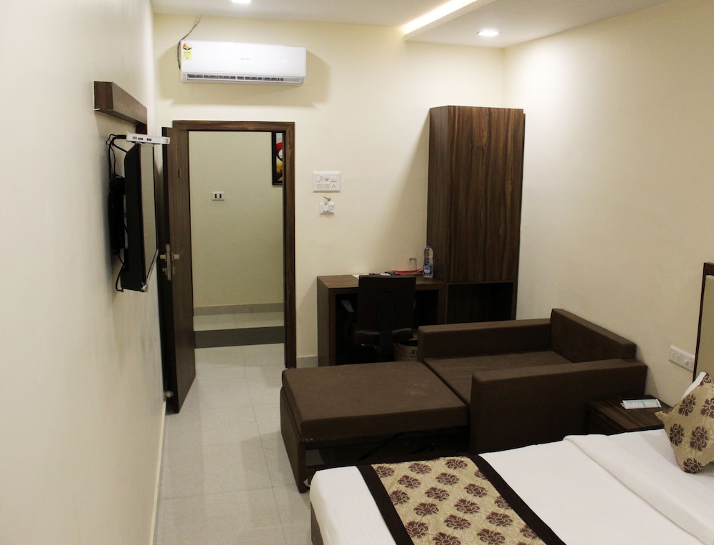 Superior Room, 1 King Bed, Accessible, Non Smoking photo 2