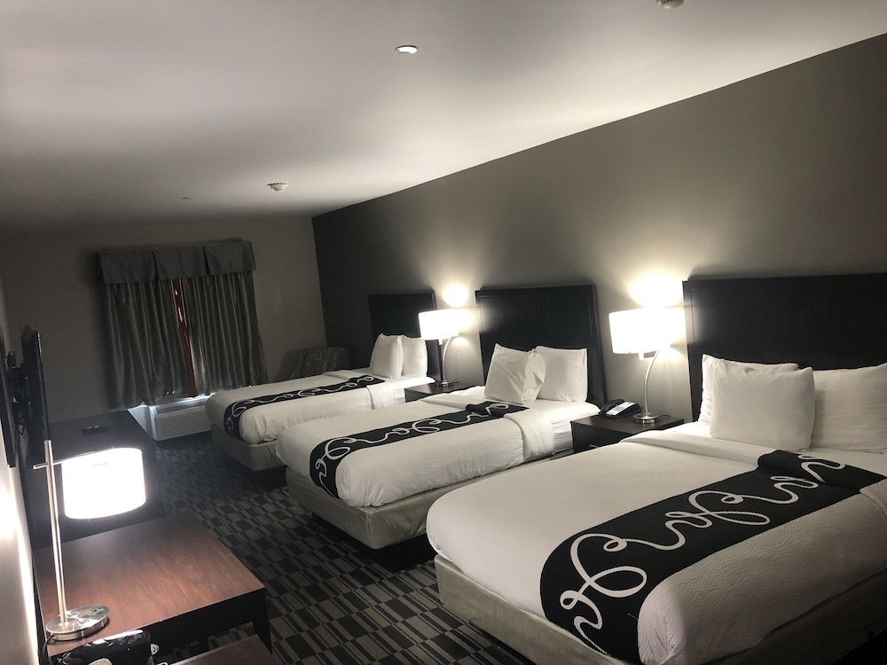 Basic Triple Room, Multiple Beds photo 2