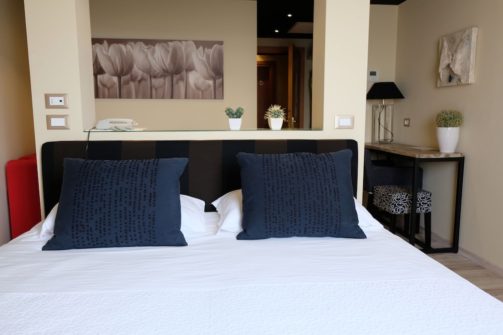 Superior Room, Lake View photo 3