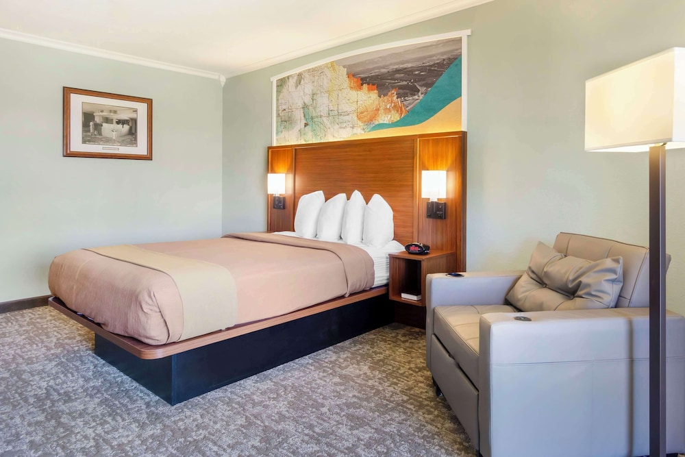 Standard Room, 1 Queen Bed, Non Smoking, Balcony