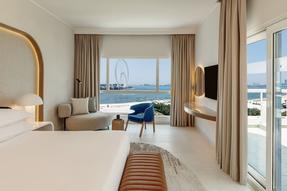 Club Room, 1 King Bed, Sea View - Photo 10