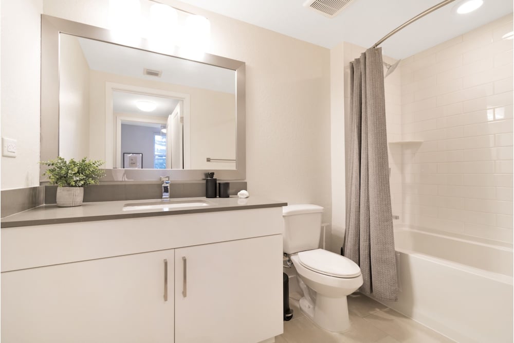 Townhome, 2 Bedrooms (1105) photo 3
