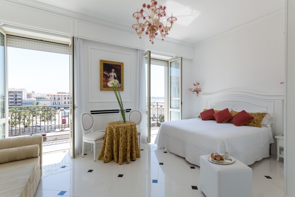 Exclusive Double Room, Balcony, Partial Sea View
