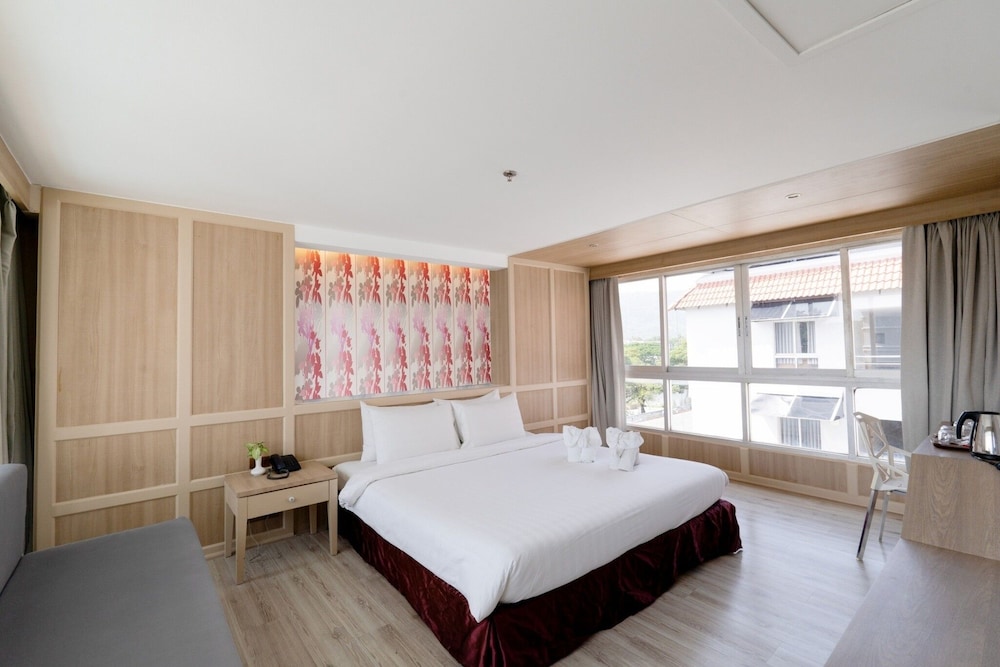 Two Bedrooms Lake Building - Photo 3