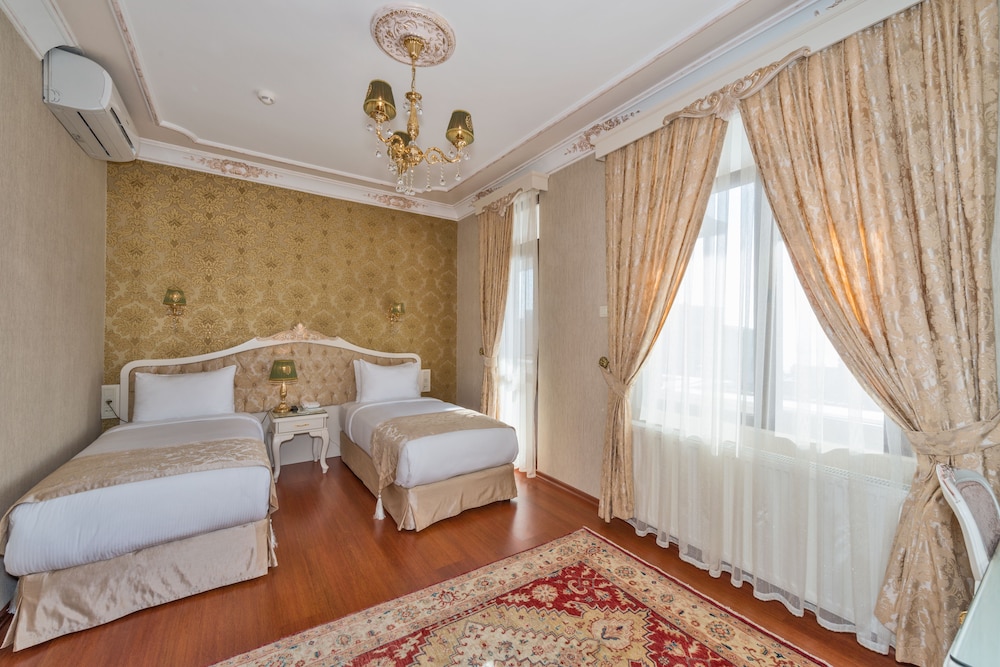 Deluxe Triple Room photo 2