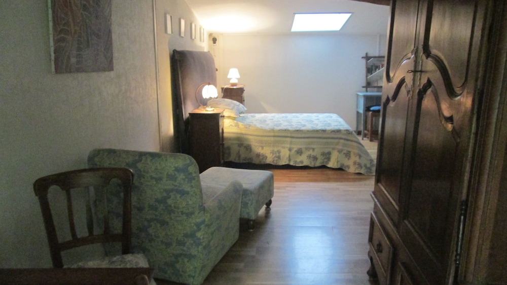 Double Room, 1 Double Bed (Tilleuls) photo 1