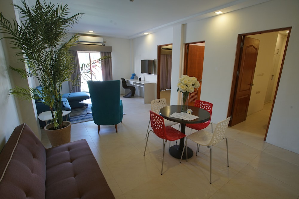 Family Suite, Pool View photo 1