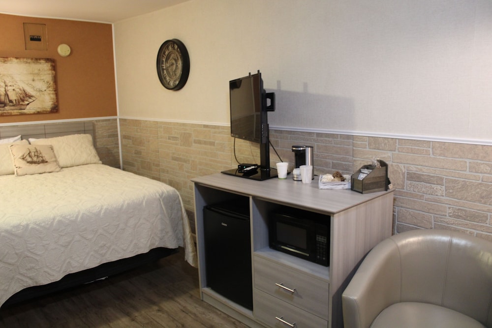 Deluxe Room, 1 Queen Bed photo 3