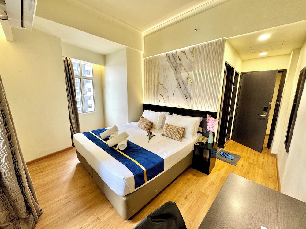 Deluxe King Room with City View