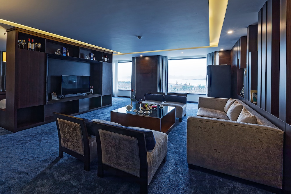 Central Executive Suite, Bay View - Photo 15