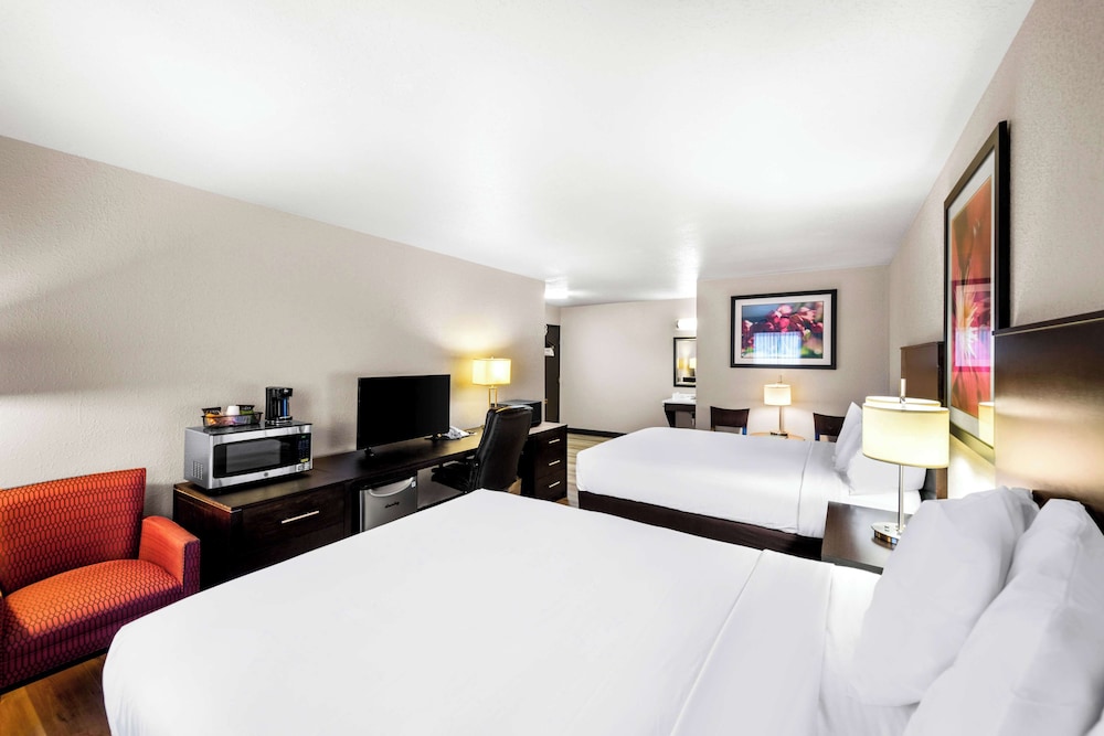 Premium Room, 2 Queen Beds (2nd Floor, No Elevator) - Photo 2