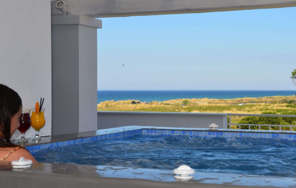 Honeymoon Suite, Sea View - Photo 2