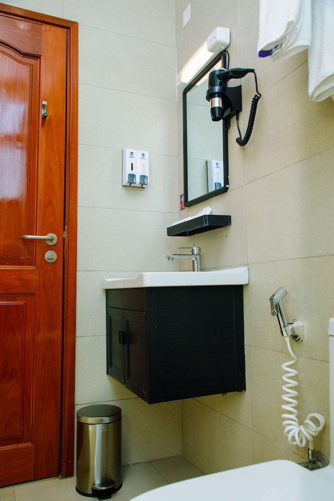 Executive Room, 1 King Bed, Non Smoking (Living Room) - Photo 8