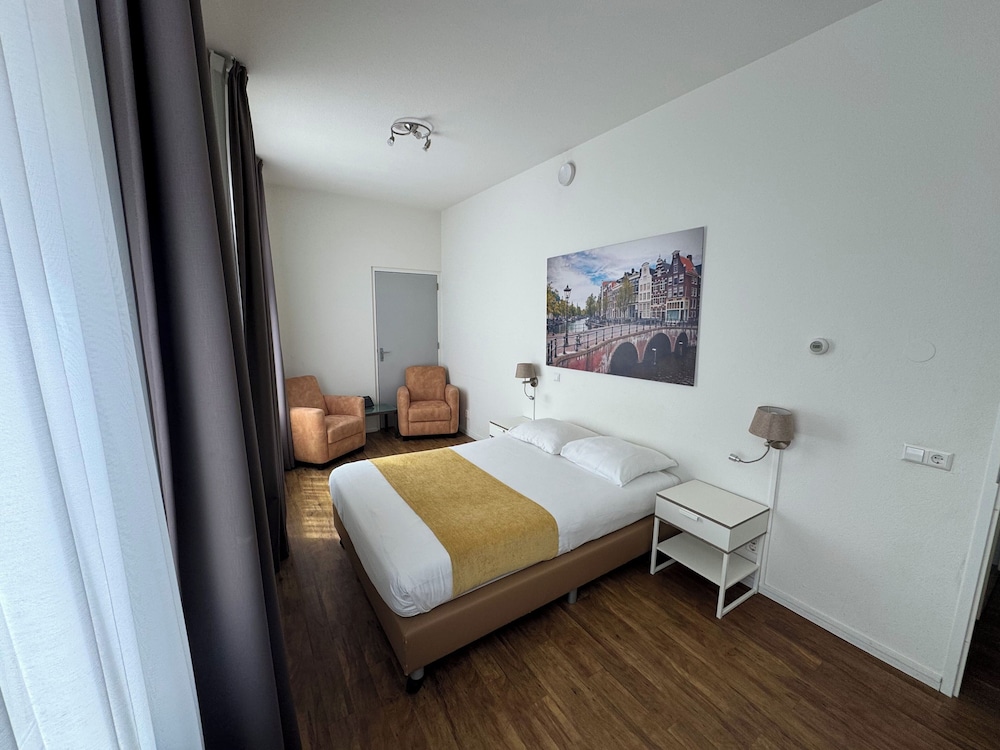 Single Room, 1 Large Twin Bed photo 1