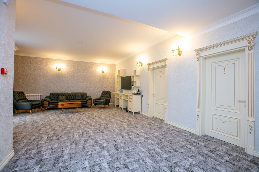 Family Room photo 1