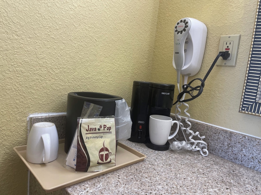 Room, 2 Queen Beds, Non Smoking, Refrigerator & Microwave photo 3