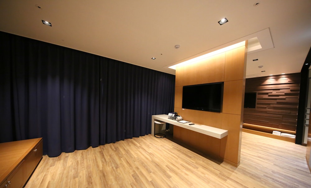 Family Suite (Lake City View) photo 3