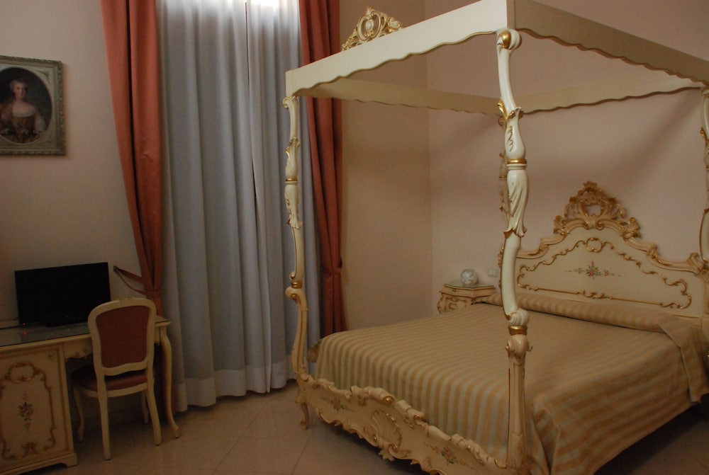 Superior Double Room, Canal View photo 2