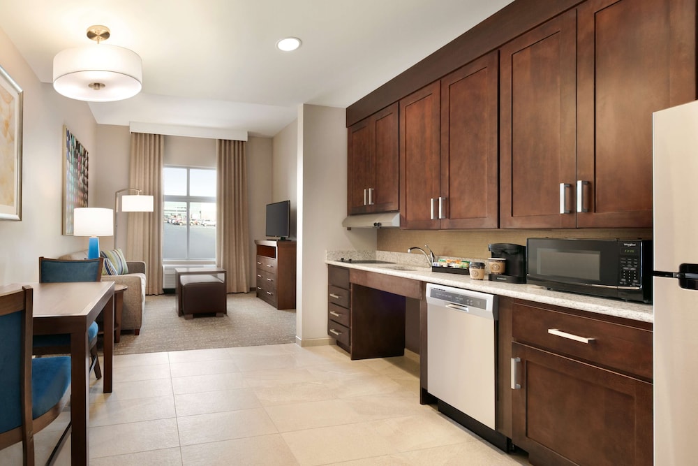 Suite, 1 King Bed, Accessible, Bathtub photo 2