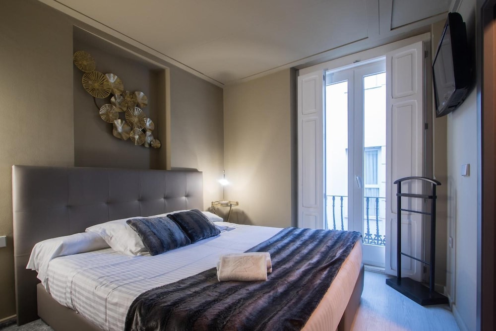 Superior Double Room, City View - Photo 2