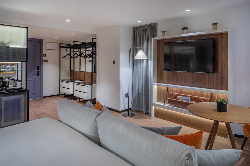 The Level, Junior Suite with Executive Lounge Access (3+1) thumbnail 5